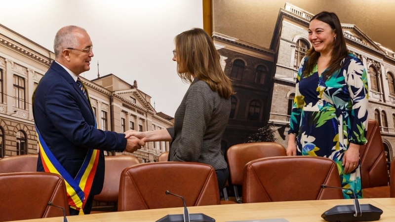 CLUJ-NAPOCA | Întrevedere cu Ofițerul Comercial al Ambasadei S.U.A. în Sala de sticlă a Primăriei