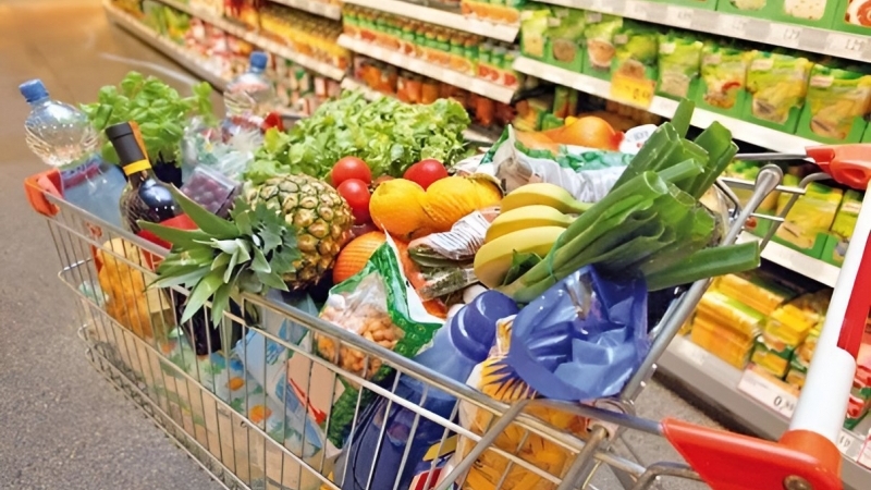 Profi şi Auchan negociază preţuri mai mici cu furnizorii