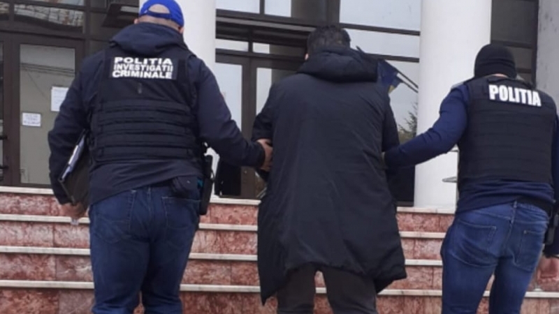 FLOREȘTI | UN TÂNĂR DIN FLOREŞTI A FOST REȚINUT DUPĂ CE ŞI-A BĂTUT IUBITA MINORĂ, A AMENINȚAT-O DE MAI MULTE ORI ŞI I-AR FI SUSTRAS TELEFONUL!